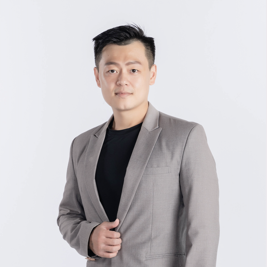 西屯兩房買房顧問陳秋豪 Howard Chen 專業形象照