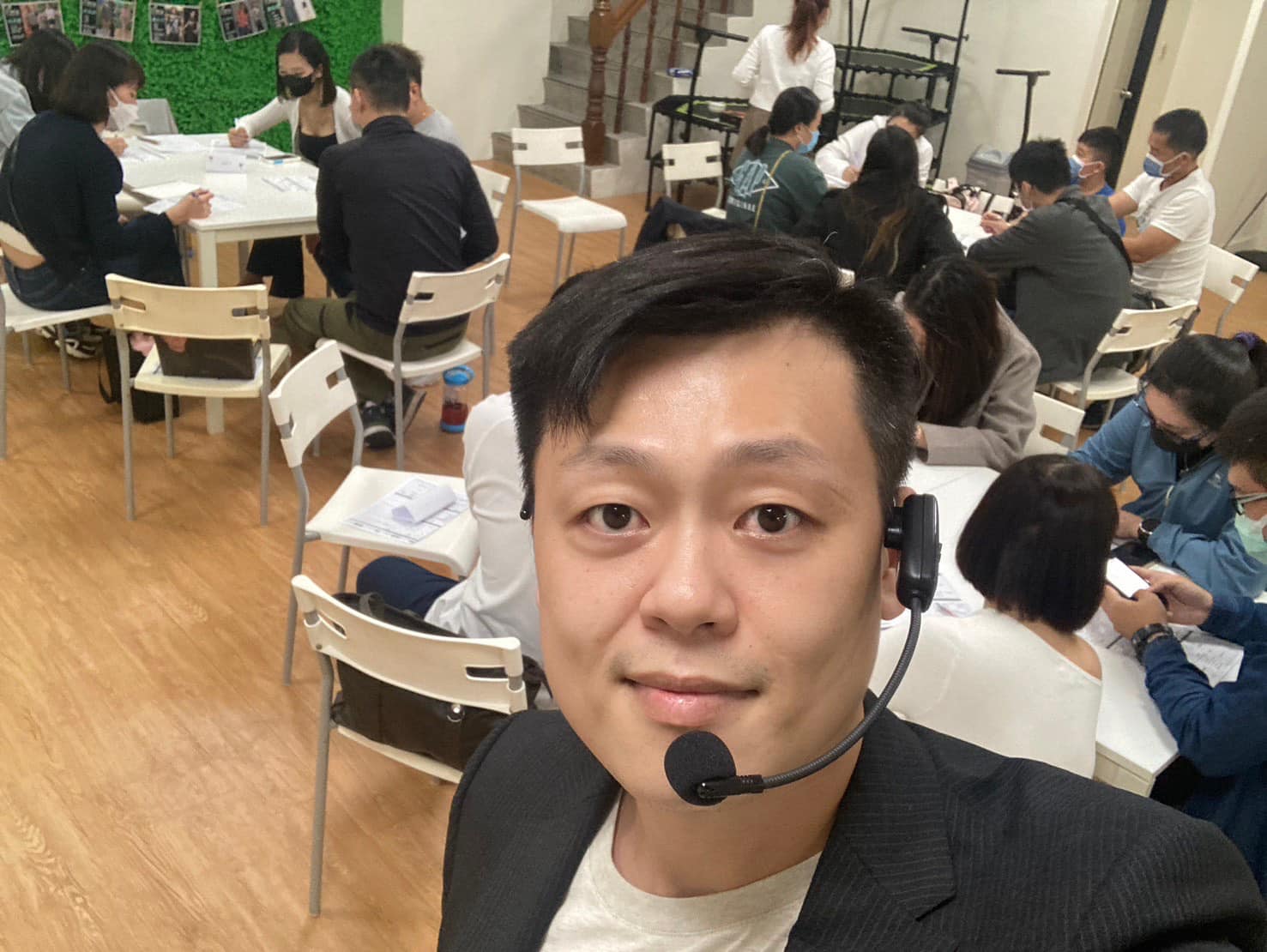 Mr江湖陳秋豪實體房產課程授課